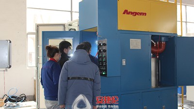 陜汽集團(tuán)旗下子公司，來(lái)我司驗(yàn)收【ZP20和ZP40自動(dòng)噴膠機(jī)】?jī)膳_(tái)設(shè)備