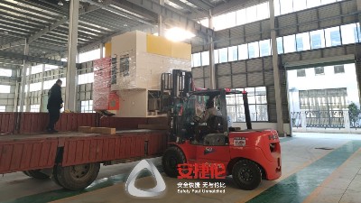 自動(dòng)噴膠機(jī)40型不愧是爆款，再發(fā)上海電梯橡塑配件客戶