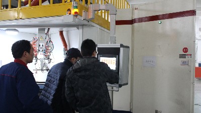 超強(qiáng)國(guó)貨安利，自動(dòng)噴膠機(jī)揚(yáng)帆出海！國(guó)貨當(dāng)自強(qiáng)！