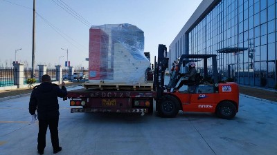 【開年設(shè)備首發(fā)】自動(dòng)滾膠機(jī)發(fā)貨四川汽車零部件橡塑制品客戶